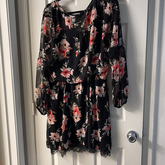 Brand new never worn!!!! WHITEHOUSEBLACKMARKET Floral Black & Pink w Black Lace - Picture 6 of 6